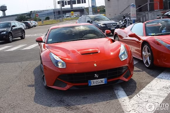 Săm soi “xế cưng” của Mario Balotelli ảnh 5