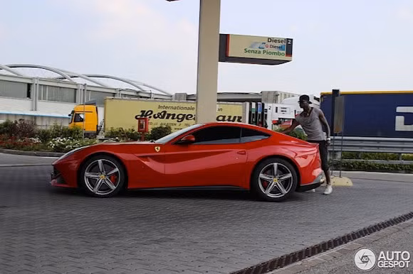 Săm soi “xế cưng” của Mario Balotelli ảnh 3