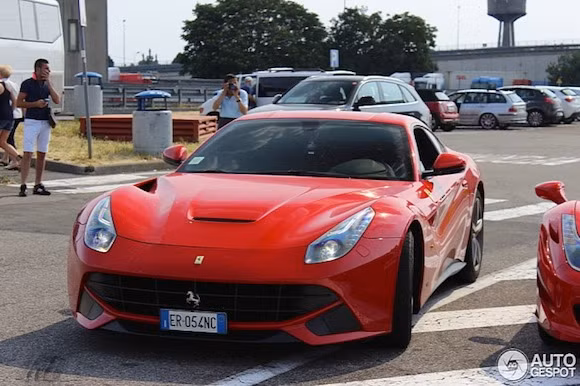 Săm soi “xế cưng” của Mario Balotelli ảnh 4