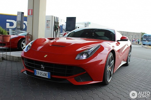 Săm soi “xế cưng” của Mario Balotelli ảnh 2