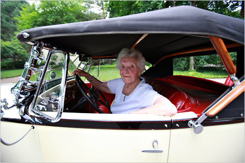 102 tuổi vẫn "ung dung" lái xế cổ ảnh 2