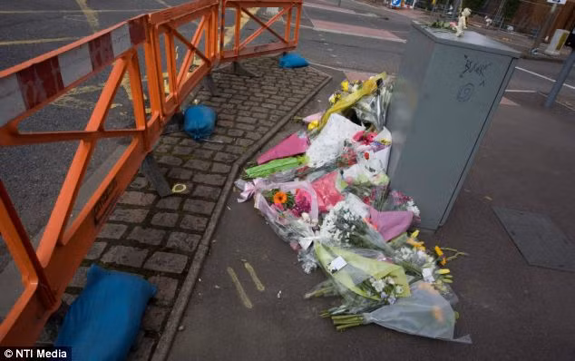 Kinh hoàng BMW "điên" tông thẳng vào xe nôi, 2 cháu bé tử nạn ảnh 4