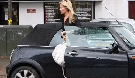 Thú chơi xe của các nàng WAGs ảnh 10