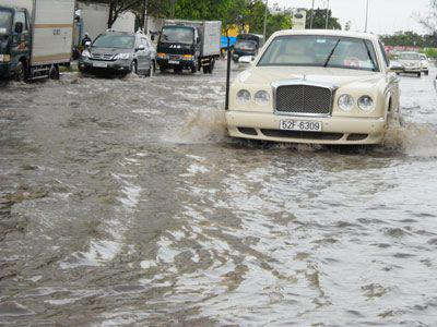 Siêu xe xuất hiện ở những nơi "lạ" tại Việt Nam ảnh 17