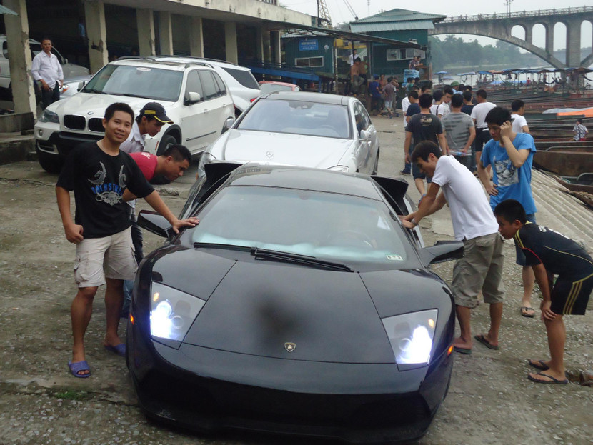 Siêu xe xuất hiện ở những nơi "lạ" tại Việt Nam ảnh 14