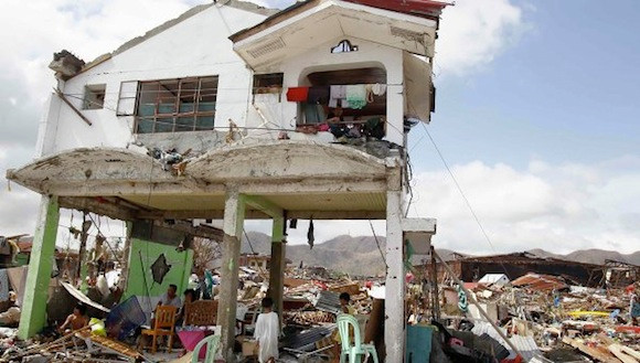 Anh, Nga điều máy bay và tàu quân sự tới hỗ trợ Philippines ảnh 2