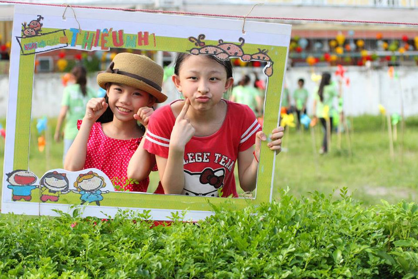 Thiếu nhi tưng bừng vẽ tranh khổng lồ, trình diễn ánh sáng mừng 1/6 ảnh 7 Thiếu nhi tưng bừng vẽ tranh khổng lồ, trình diễn ánh sáng mừng 1/6 ảnh 7