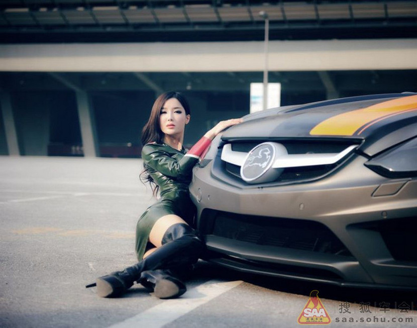 Mỹ nữ châu Á "lả lướt" bên siêu xe Carlsson C25 ảnh 6