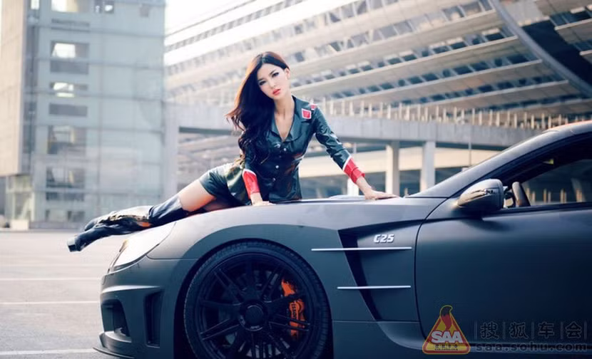 Mỹ nữ châu Á "lả lướt" bên siêu xe Carlsson C25 ảnh 10