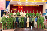 Công an quận Long Biên góp sức với đồng bào Quảng Bình thân yêu 