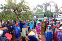 Công an quận Long Biên góp sức với đồng bào Quảng Bình thân yêu 