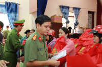 Công an quận Long Biên góp sức với đồng bào Quảng Bình thân yêu 