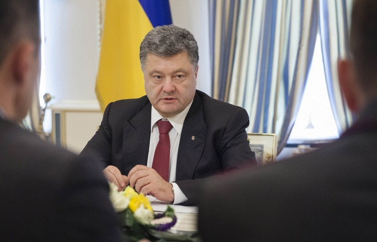 Tổng thống Poroshenko: Ukraine sẽ không “bán” Crimea ảnh 1