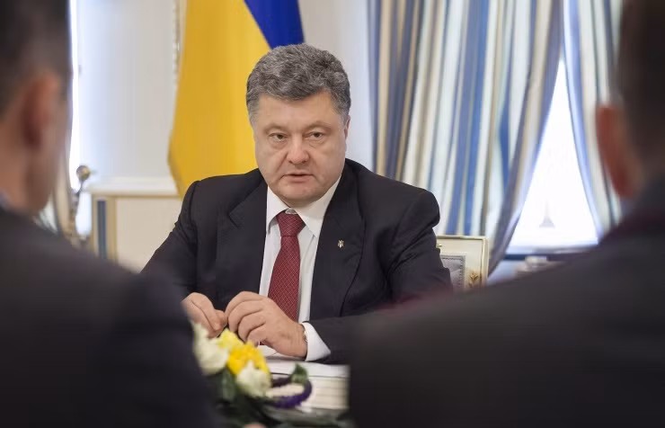Tổng thống Poroshenko: Ukraine sẽ không “bán” Crimea ảnh 1