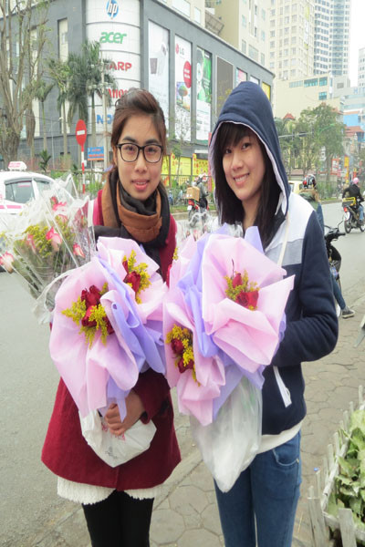 Sinh viên tất bật "làm ăn" dịp Valentine ảnh 2