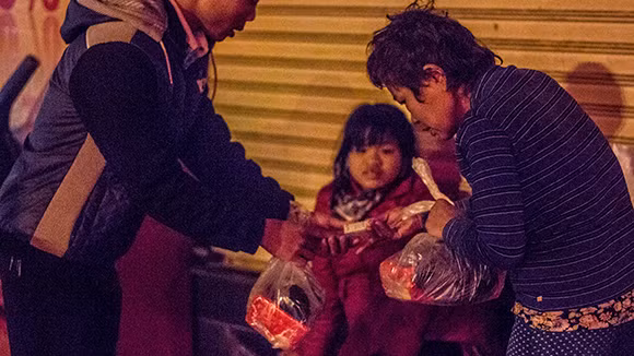 Ấm lòng trong "Đêm không ngủ" với người vô gia cư ảnh 8