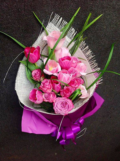 Thị trường 8-3: Hoa "xịn" nhập khẩu, giá cao vẫn đắt hàng ảnh 1