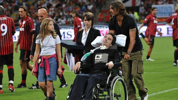 Cựu cầu thủ AC Milan và Fiorentina qua đời ở tuổi 49 ảnh 1