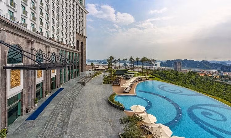 FLC Hạ Long và tầm nhìn bao quát toàn cảnh kỳ quan FLC Hạ Long và tầm nhìn bao quát toàn cảnh kỳ quan