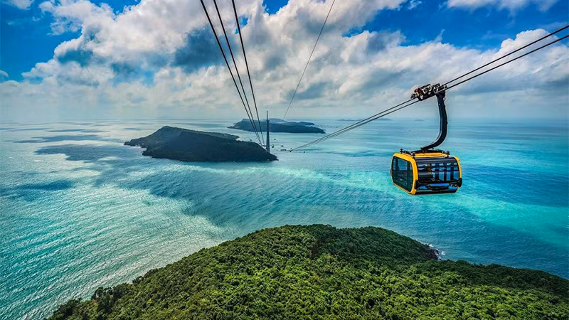 Khung cảnh biển trời đẹp tựa thiên đường nhìn từ cabin cáp treo Hòn Thơm Khung cảnh biển trời đẹp tựa thiên đường nhìn từ cabin cáp treo Hòn Thơm