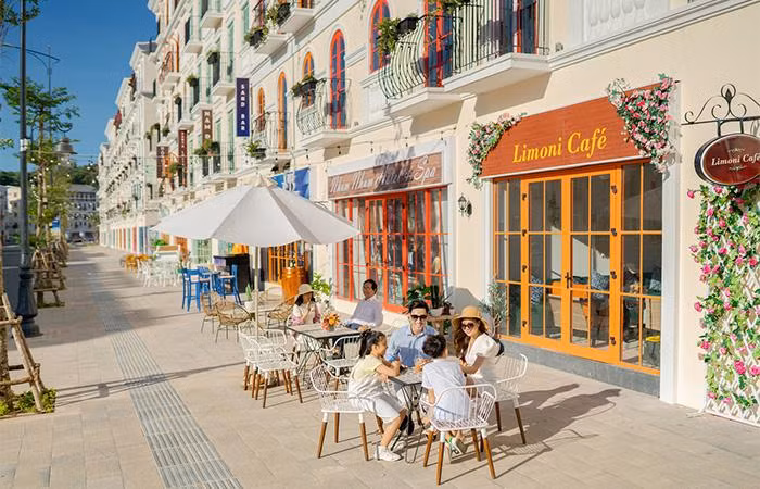 Mỗi căn shophouse từ 3-5 tầng, với 2-3 mặt tiền thoáng rộng phù hợp kinh doanh dịch vụ lưu trú, nhà hàng, spa,…