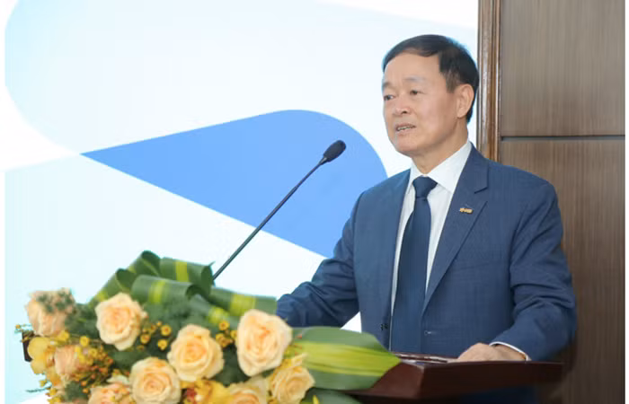 Thượng tướng Lê Hữu Đức – Chủ tịch HĐQT MB bày tỏ sự ngưỡng mộ trước mục tiêu trước năm 2030 sẽ đạt top 200 trường đại học tốt nhất thế giới của Đại học Quốc gia Hà Nội