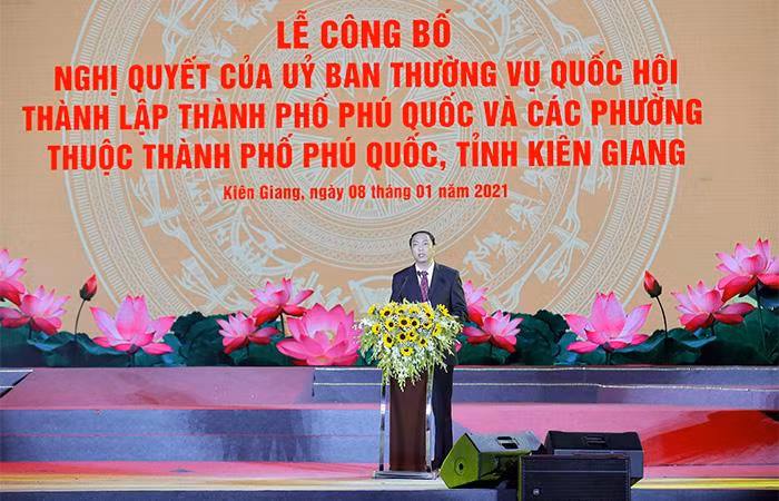 Ông Lâm Minh Thành, Chủ tịch UBND tỉnh Kiên Giang phát biểu tại lễ công bố Ông Lâm Minh Thành, Chủ tịch UBND tỉnh Kiên Giang phát biểu tại lễ công bố