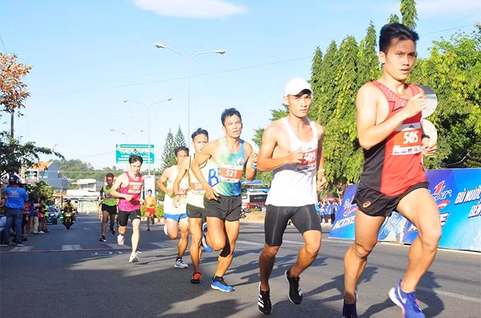 Gần 1.500 vận động viên trong nước tham dự giải