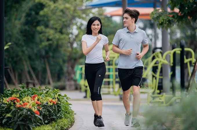 Chạy bộ trong công viên thể thao Sportia Park…