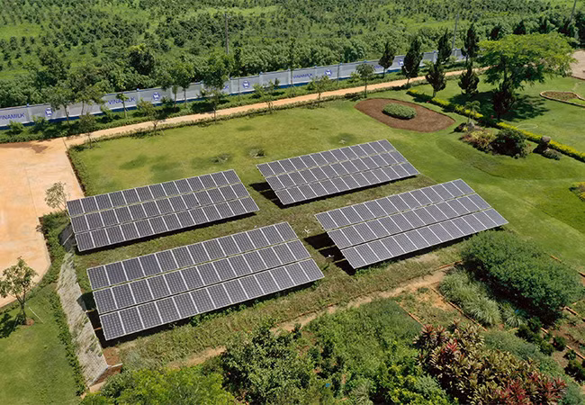 Pin năng lượng mặt trời giúp tái tạo điện năng hiệu quả, giảm lượng CO2 thải ra môi trường
