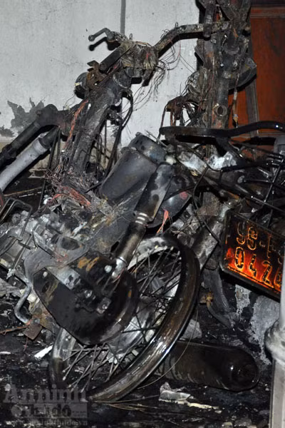 Cận cảnh Honda Spacy cháy rụi ảnh 4