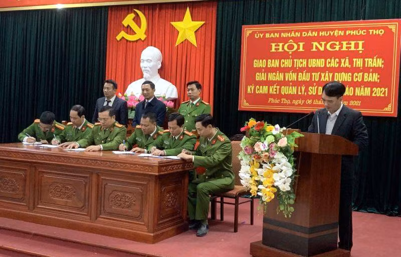 Lực lượng Công an huyện Phúc Thọ ký kết phòng ngừa, ngăn chặn, đấu tranh với các hành vi nghiên cứu, chế tạo, sản xuất, mua bán, vận chuyển, tàng trữ, sử dụng pháo trái phép