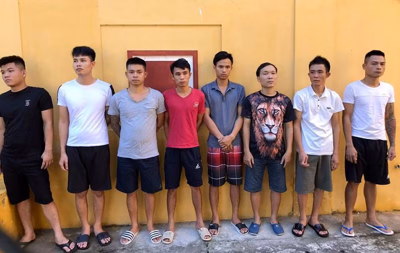 8 đối tượng bị lực lượng CATP Phủ Lý bắt giữ khi đang say sưa sát phạt