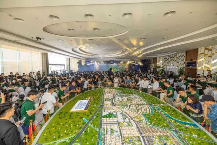 Sự kiện giới thiệu dự án Vinhomes Golden City và ra mắt phân khu Mặt Trời thu hút hàng nghìn nhà đầu tư