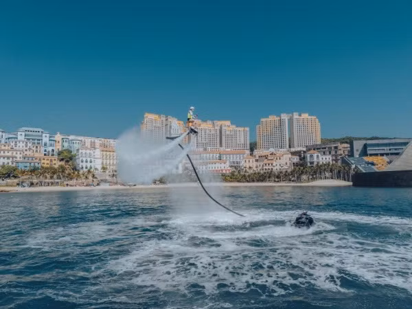 Buổi diễn tập flyboard tại Thị trấn Hoàng Hôn.