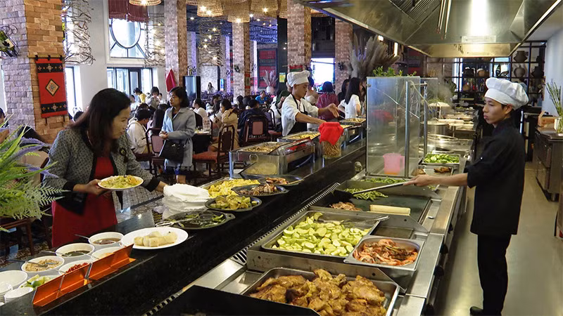 Mua vé cáp treo lên đỉnh Fansipan sẽ được tặng buffet trưa trị giá 200.000đ