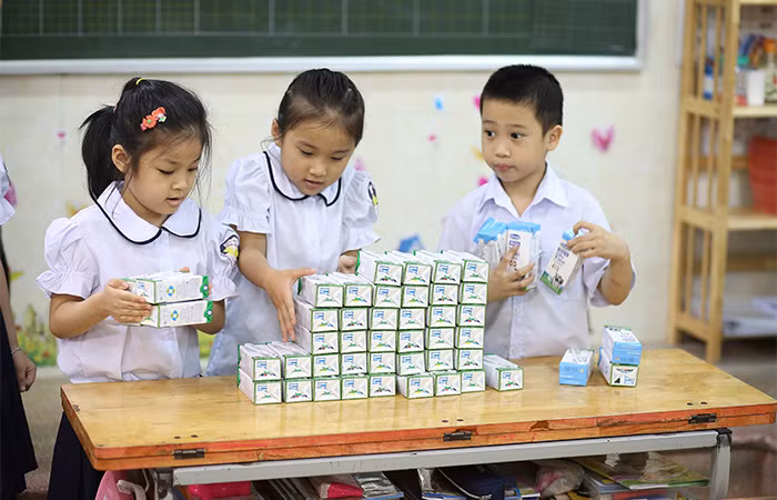 Sữa học đường đã trở thành một phần trong hoạt động giáo dục tại nhiều địa phương trên cả nước Sữa học đường đã trở thành một phần trong hoạt động giáo dục tại nhiều địa phương trên cả nước