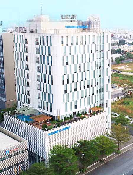 “Đại bản doanh” của Vinamilk tại Tp.HCM được đầu tư khu vực cà phê, vườn thư giãn, hồ bơi, phòng tập gym, yoga… phục vụ nhân viên