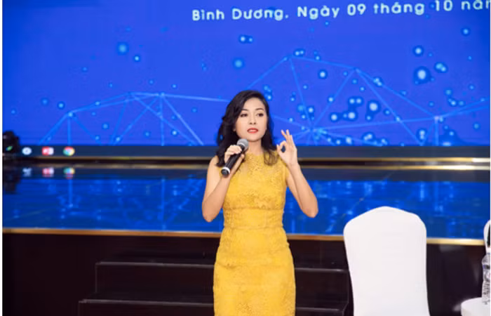 Phó Tổng Giám đốc Trần Uyên Phương trong buổi giao lưu cùng đoàn đại biểu lớp tập huấn chuyển giao khoa học công nghệ khu vực Đông Nam bộ năm 2020. Phó Tổng Giám đốc Trần Uyên Phương trong buổi giao lưu cùng đoàn đại biểu lớp tập huấn chuyển giao khoa học công nghệ khu vực Đông Nam bộ năm 2020.