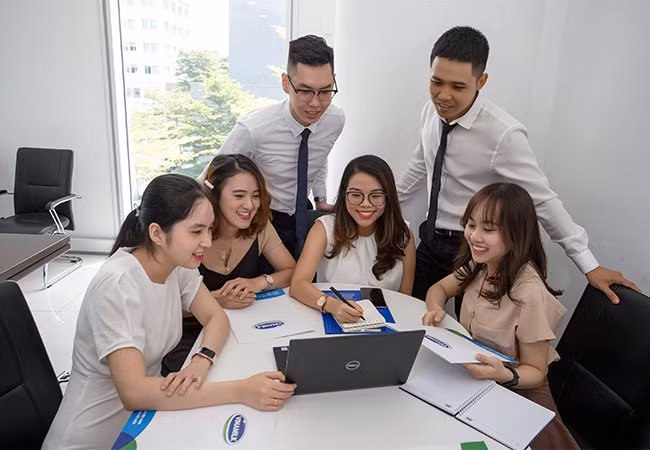 Vinamilk thu hút đội ngũ nhân sự trẻ nhờ môi trường làm việc tốt và thông qua các chương trình như Quản trị viên tập sự