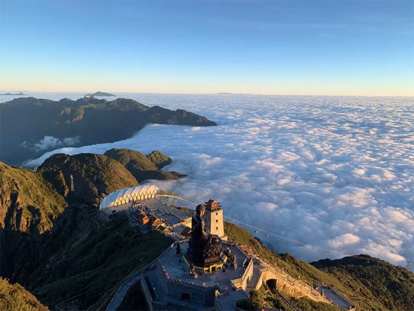 Tháng 10 cũng là mùa săn mây trên đỉnh Fansipan