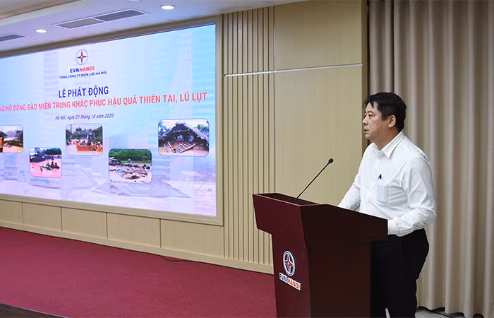 Đồng chí Nguyễn Anh Tuấn phát động ủng hộ tới cán bộ nhân viên EVNHANOI