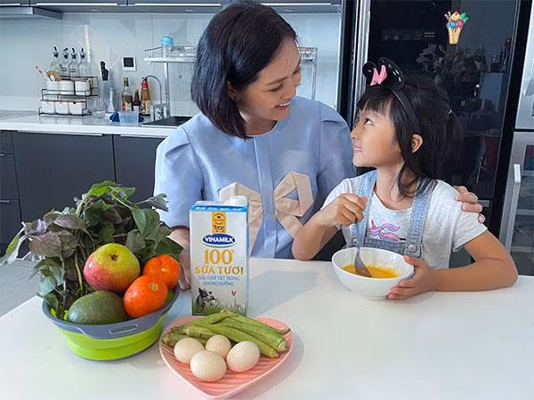 Nguồn dinh dưỡng dồi dào trong sữa tươi Vinamilk 100% hỗ trợ bé tăng cường hệ miễn dịch, nâng cao thể trạng Nguồn dinh dưỡng dồi dào trong sữa tươi Vinamilk 100% hỗ trợ bé tăng cường hệ miễn dịch, nâng cao thể trạng