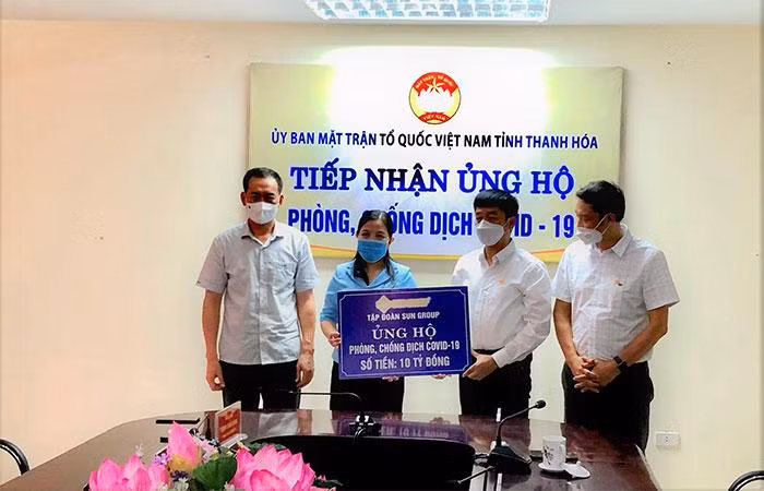 Đại diện Tập đoàn Sun group trao tặng 10 tỷ đồng ủng hộ Thanh Hoá phòng, chống dịch Covid-19 Đại diện Tập đoàn Sun group trao tặng 10 tỷ đồng ủng hộ Thanh Hoá phòng, chống dịch Covid-19