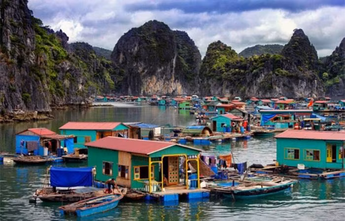 Làng chài Cửa Vạn, vịnh Hạ Long
