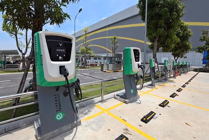 Trụ sạc VinFast sử dụng công nghệ theo tiêu chuẩn quốc tế. Trụ sạc VinFast sử dụng công nghệ theo tiêu chuẩn quốc tế.