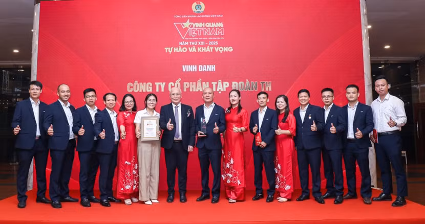 Đại diện lãnh đạo và cán bộ nhân viên Tập đoàn TH tại chương trình Vinh quang Việt Nam 2025