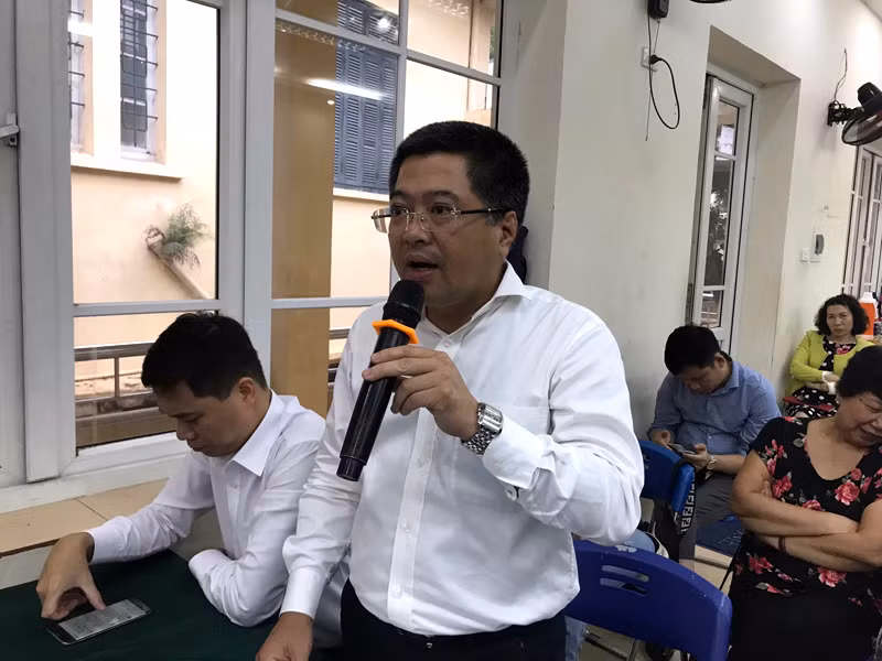 Ông Phạm Quốc Hùng chia sẻ những tâm tư, nguyện vọng của mình cũng như người dân trong cụm dân cư