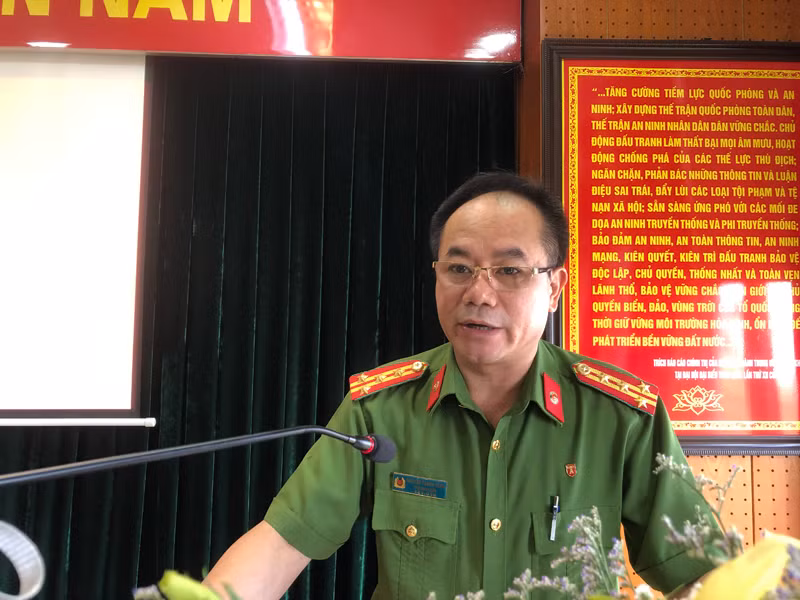 Đại tá Nguyễn Thanh Tùng, Phó Giám đốc CATP Hà Nội phát biểu tại buổi trao Quyết định của Bộ trưởng Bộ Công an về việc thăng cấp bậc hàm đối vói Thượng tá Trần Văn Hóa