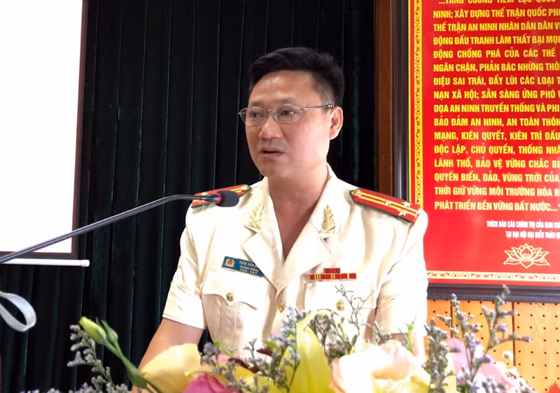 Thượng tá Trần Văn Hóa - Chánh Văn phòng Cơ quan CSĐT - CATP Hà Nội phát biểu tại buổi lễ